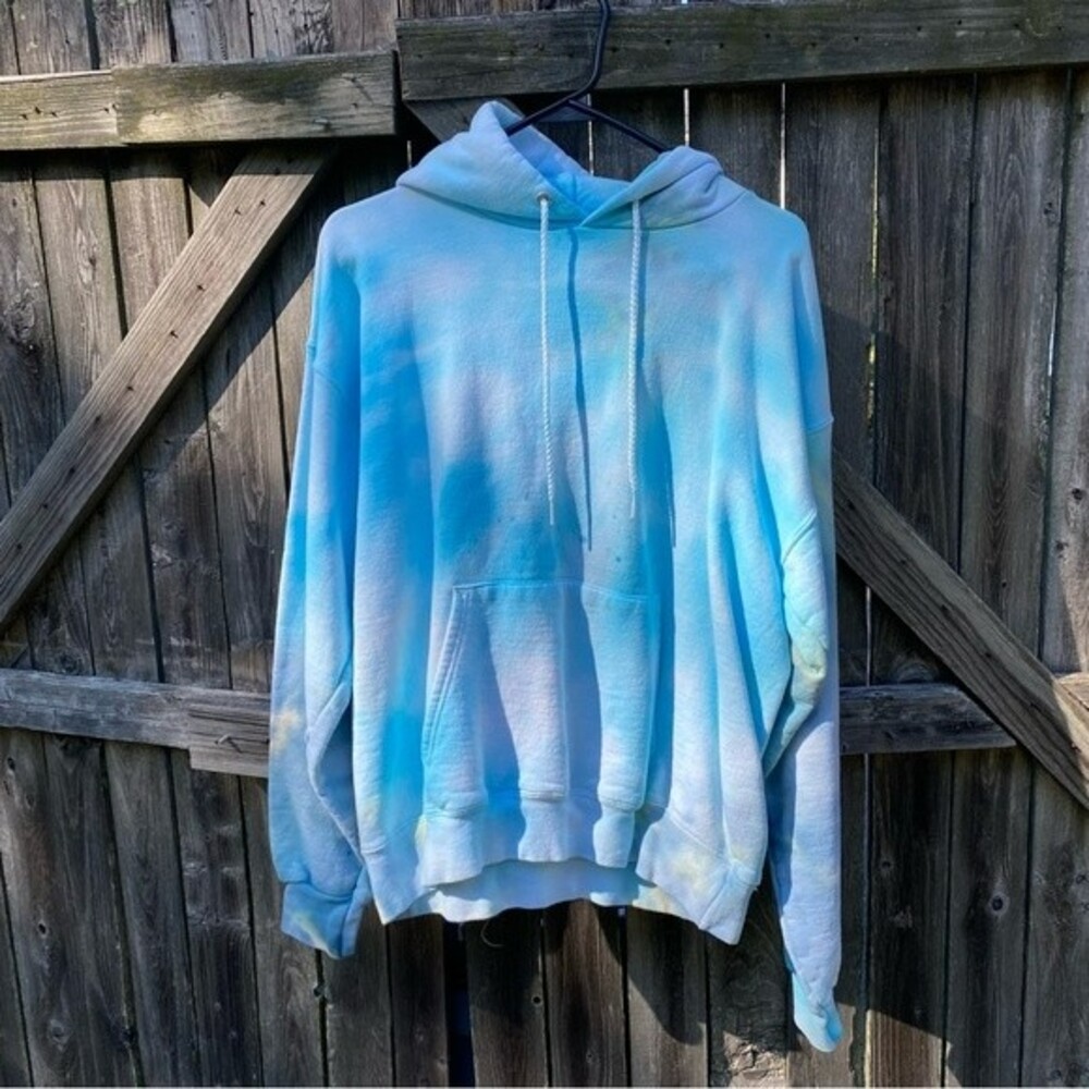 NEW Light Baby Blue Tie Dye Unisex Hoodie Medium